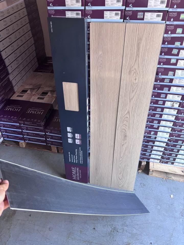 Highland Lake 12 MIL x 7 in. W x 48 in. L Waterproof Click Lock Vinyl Flooring — photo 6