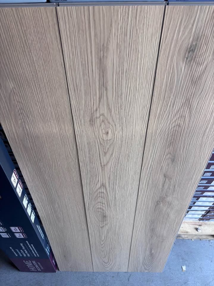 Highland Lake 12 MIL x 7 in. W x 48 in. L Waterproof Click Lock Vinyl Flooring — photo 5