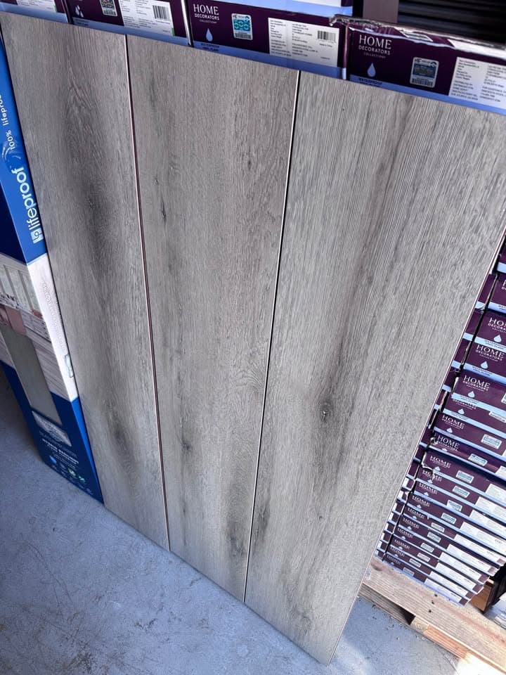 Collins Drive Oak 9.4 in. W x 48 in. L Waterproof Hybrid Resilient Flooring — photo 5