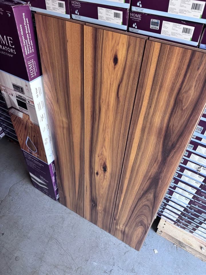 Hidden Canyon Hickory 12 mm T x 8 in. W Waterproof Laminate Wood Flooring — photo 6