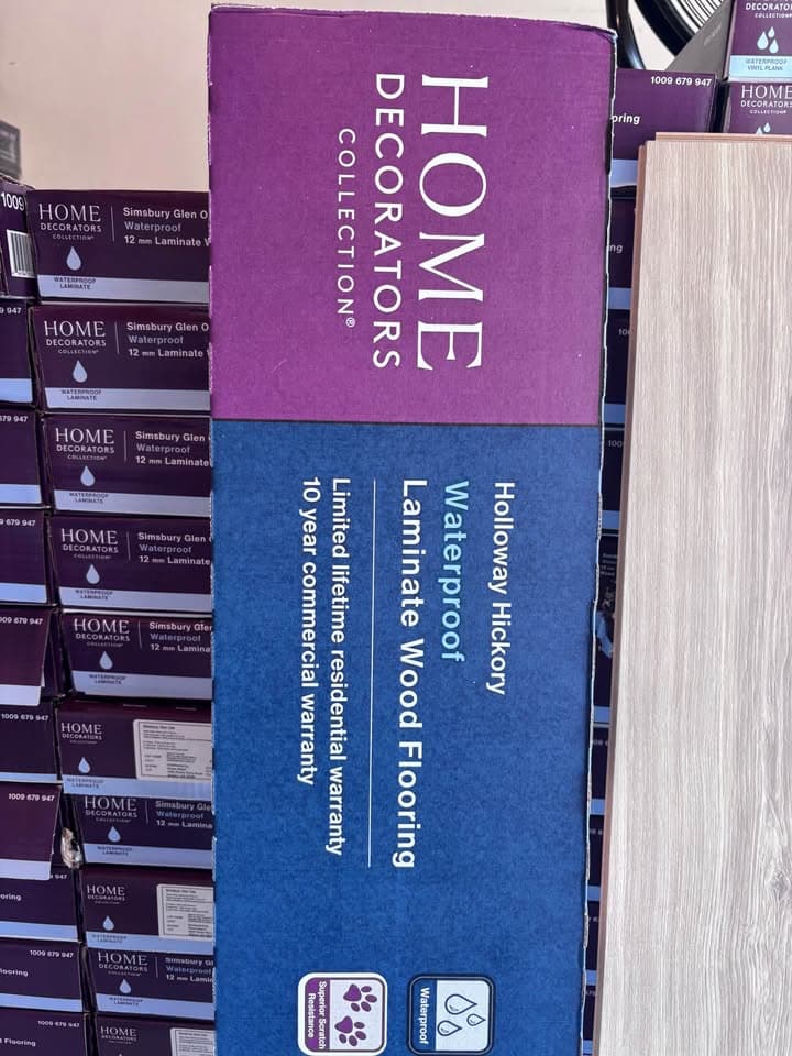 Holloway Hickory Blonde 12 mm T x 7.5 in. W Waterproof Laminate Wood Flooring — photo 6