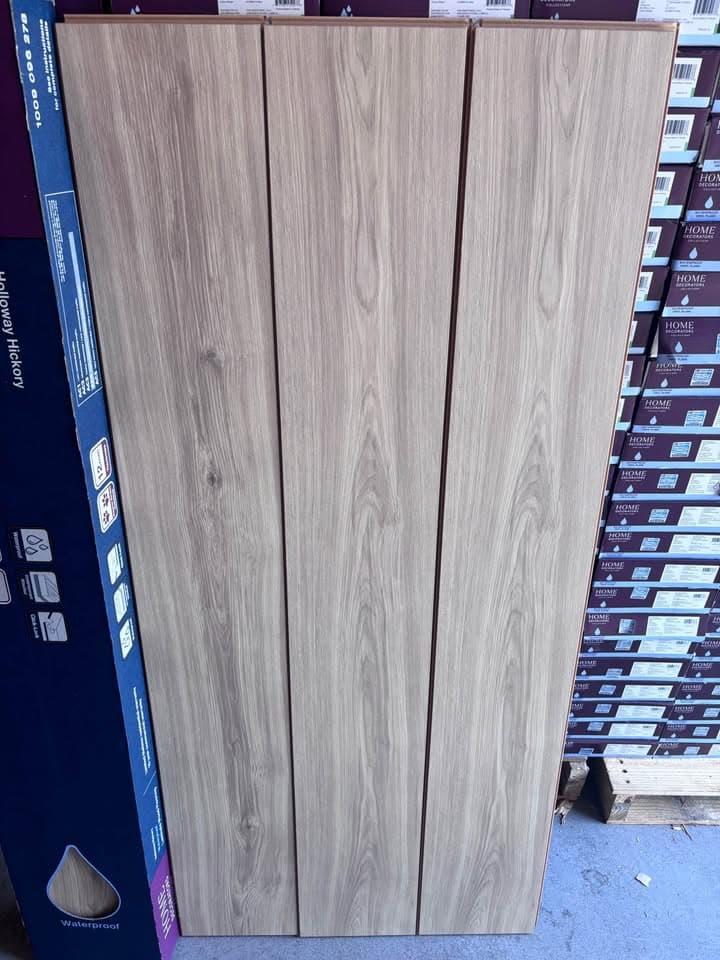 Holloway Hickory Blonde 12 mm T x 7.5 in. W Waterproof Laminate Wood Flooring — photo 4